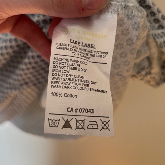 🎉4/30$🎉 Men's Black and White Patterned Short Sleeve Tee - Picture 3 of 4